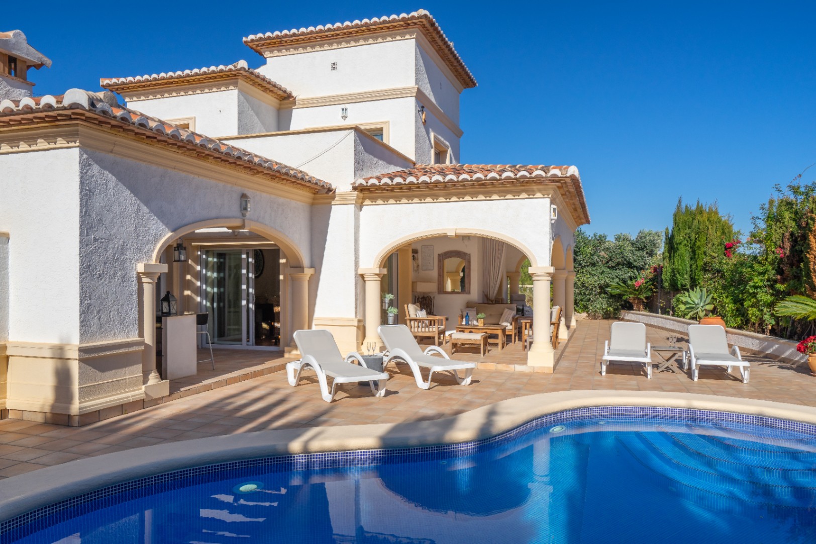 Beautiful 3 bedroom villa within a stones throw to Moraira town and beaches