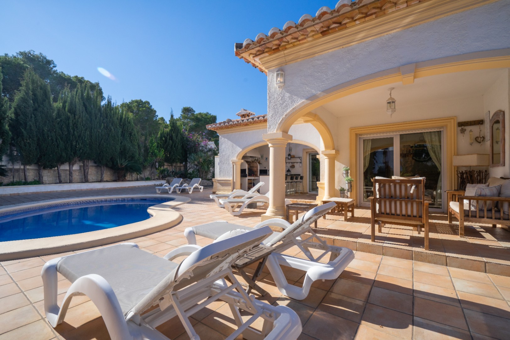 Beautiful 3 bedroom villa within a stones throw to Moraira town and beaches